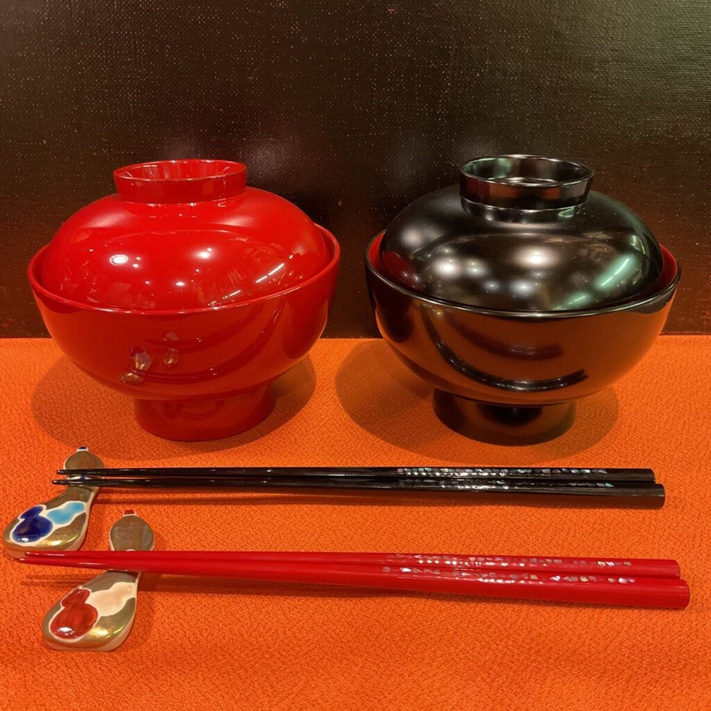 漆塗りの汁椀で温かなお食事を(銀座夏野本店)