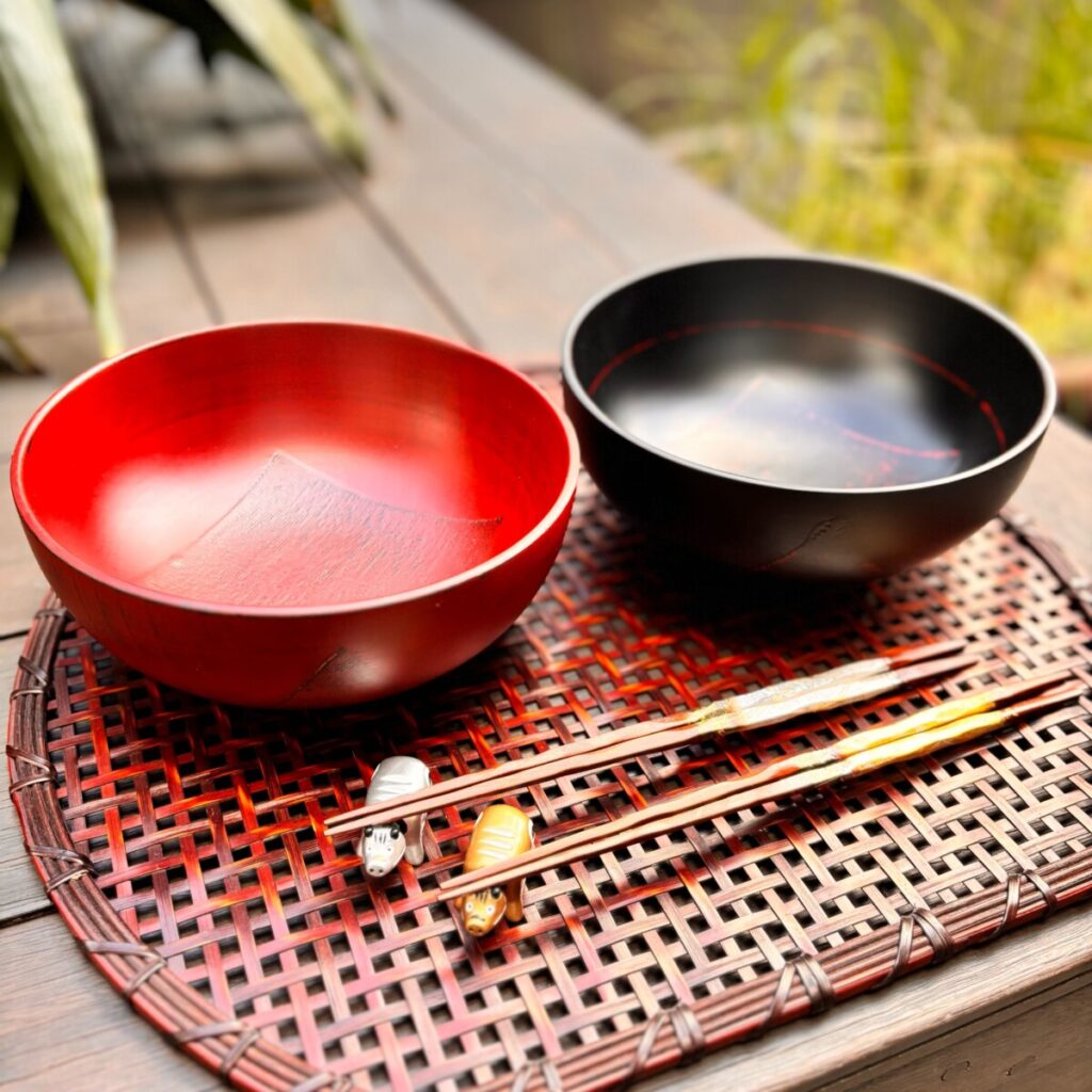 会津塗の丼と可愛い箸置きが入荷しました♪(銀座夏野青山店)