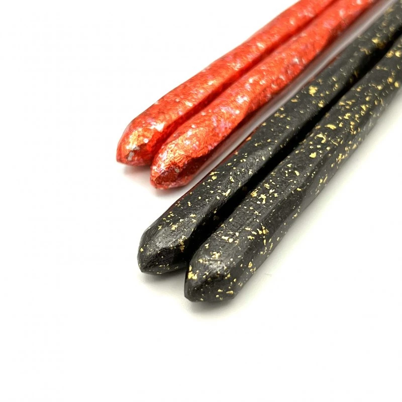 【送料無料】京西陣模様箔　削り箸　黒・赤　夫婦箸セット【桐箱入】 2枚目