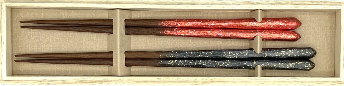 【送料無料】西陣模様箔　削り箸　黒・赤　夫婦箸セット