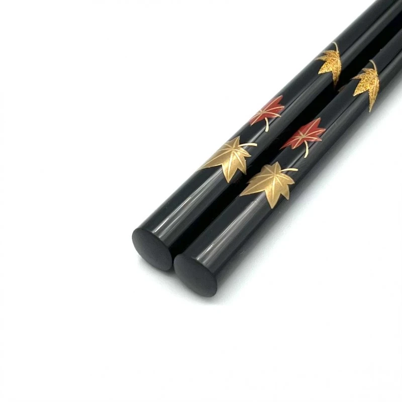 輪島塗　蒔絵箸　紅葉(黒) 2枚目
