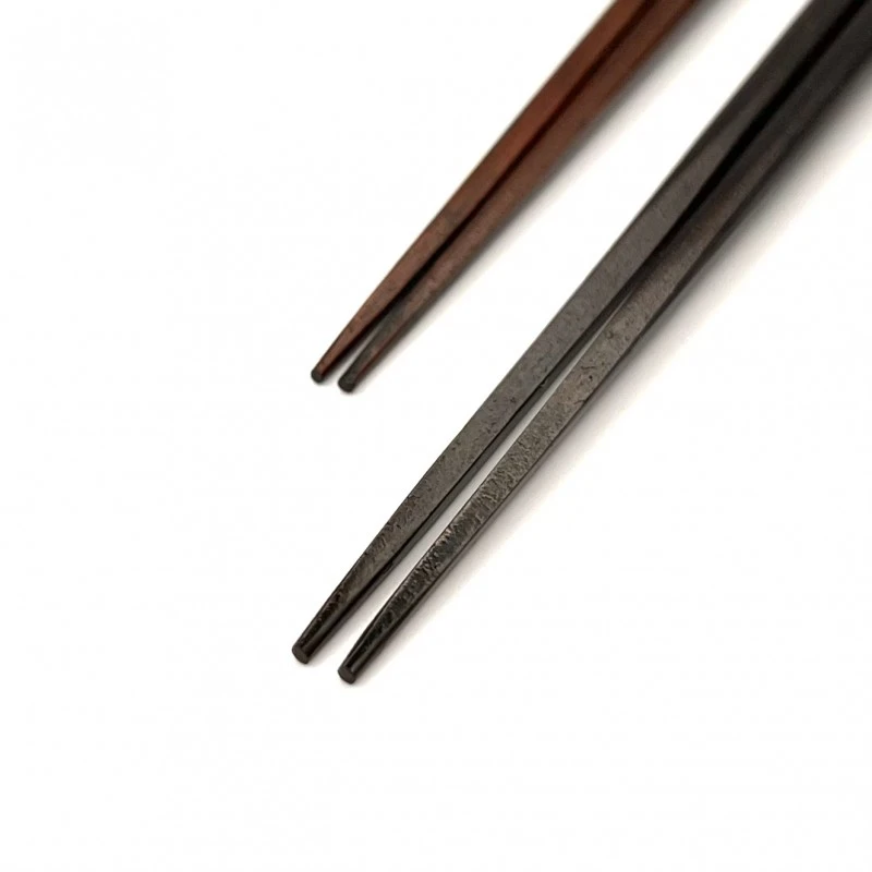 【送料無料】木曽塗　極細箸胴張先角　黒・茶スリ　夫婦箸セット【桐箱入】 1枚目