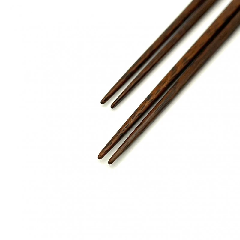 【送料無料】利休極細先角先スリ白檀 黒溜・赤溜 夫婦箸セット【桐箱入】 1枚目