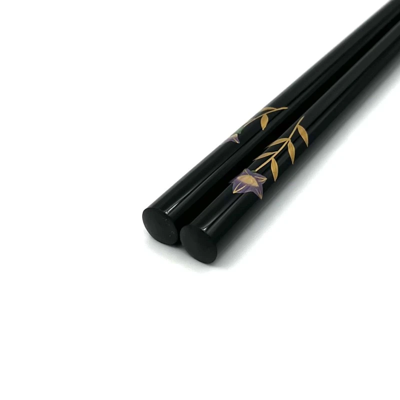 輪島塗　蒔絵箸　桔梗(黒) 2枚目