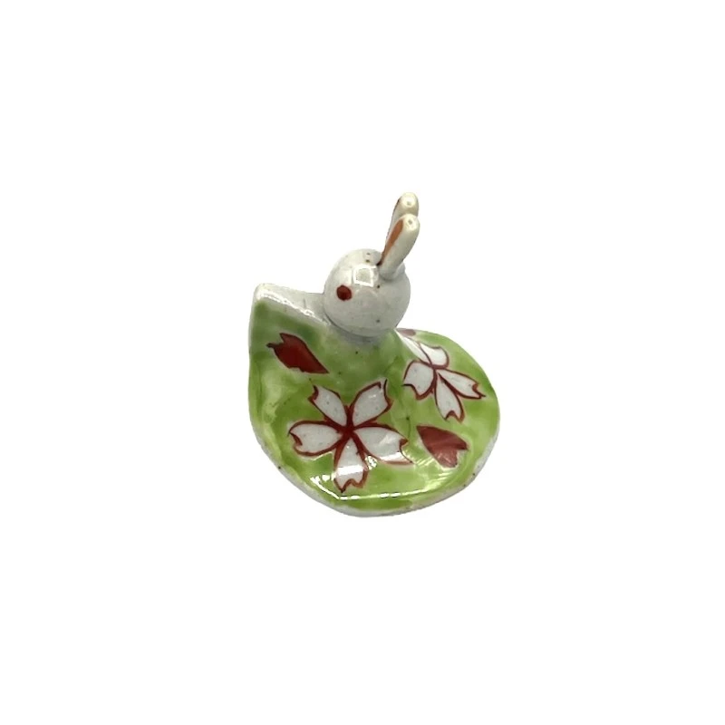 有田焼　箸置　濃花紋　うさぎ　緑 2枚目