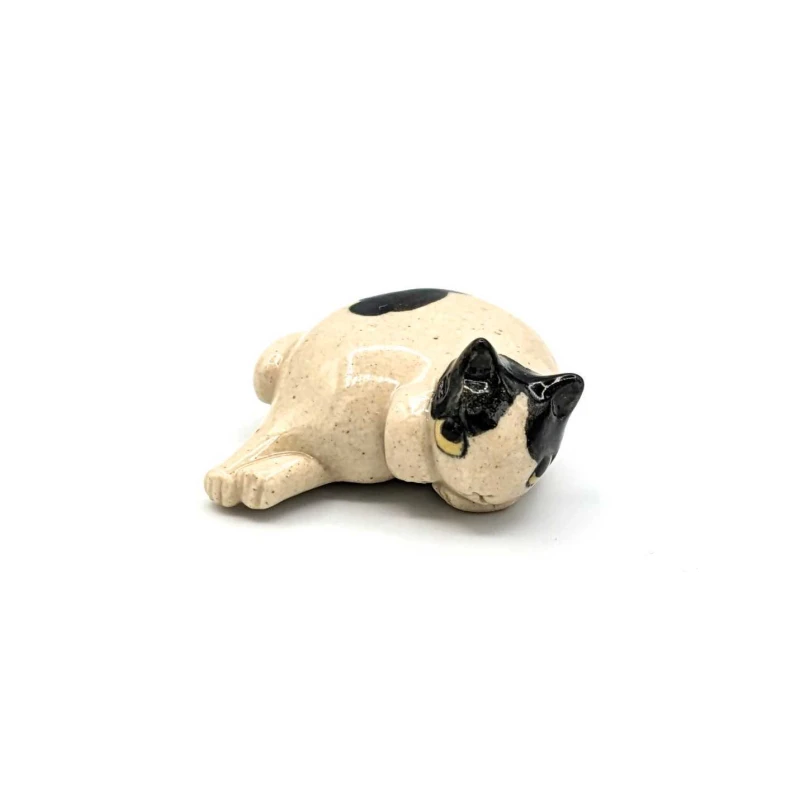 箸置　ねこ　まるまり足のばし　クロブチ