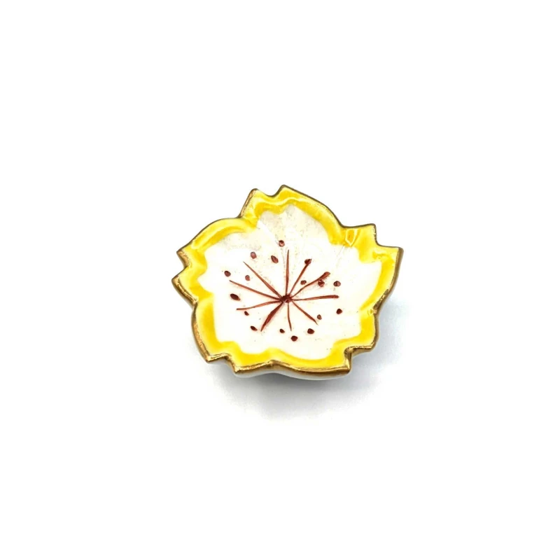 京焼　ふち黄　凹桜