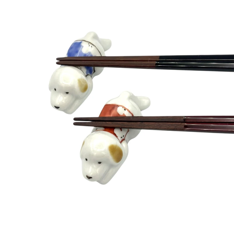 京焼　ペア箸置　紺・赤の洋服を着た犬 3枚目