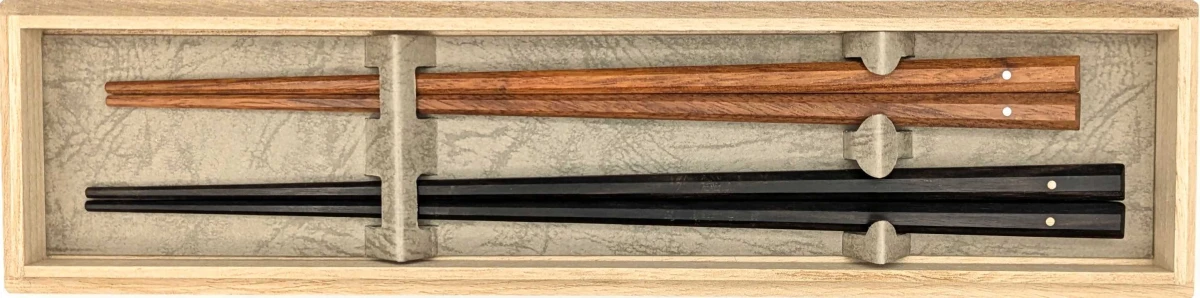 【送料無料】新潟木箸 特上 百年 八角箸 黒檀・紫檀 夫婦箸セット【桐箱入】